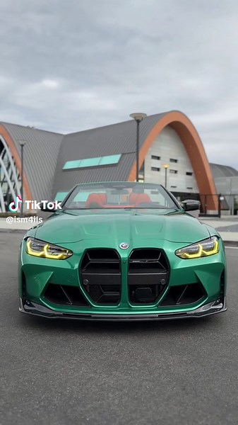 Discover the BMW M4 Convertible: Performance and Style