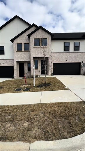 Irving,TX📍 Brand new build 2-level modern townhome 🏠 8 minutes away from DFW airport, restaurants, shops, and more. Contact me for more details 📧 #irving #dallas #dfw #fyp #realestate