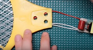 Working of an Electric Fly Swatters | Teardown and Schematic