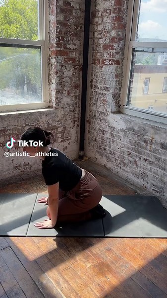 ✨DANCERS! Doing back bends is not enough!✨ ➡️ It’s so common to “warm up” dancers just go into a back bend. We need to start doing more for our backs to continue reaching our goals ✨safely✨. Dancers commonly overuse their lower backs that can lead to muscle imbalances and even injury. It’s so important to include upper/mid back strength and mobility into a dancers’ routine. 🙏🏻 Here are just 4 of my favorites ! ➡️ Ready to start training with me? Email me at info@artistic-athletes.com for more 