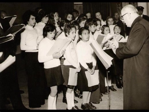 I PRIMA PASSI DEL CORO BALDUCCI CON LE VOCI BIANCHE/Registrazione amatoriale del 1985. Il coro, sotto la guida del primo maestro Don Giuseppe Mannucci, esegue il celebre "Sicut Cervus" di Palestrina. Nel video compaiono due fotografie con i primi preparatori del coro, i sacerdoti Pietro Stacchini e Giuseppe Mannucci. | Coro "Monsignor Cosimo Balducci"