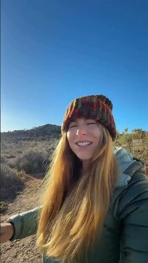 Did you know Joshua trees have flowers? 🌼🌵 Most people see their spiky silhouettes against the