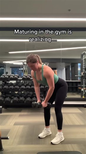 Focus on form when lifting - once you have the form down then focus on lifting heavy #weightliftingtipsforwomen #howtoliftweights #gymtipsforsuccess