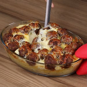 317K views · 6.6K reactions | Meatballs cake, the best way to surprise your guests. | YumRecipes | Facebook