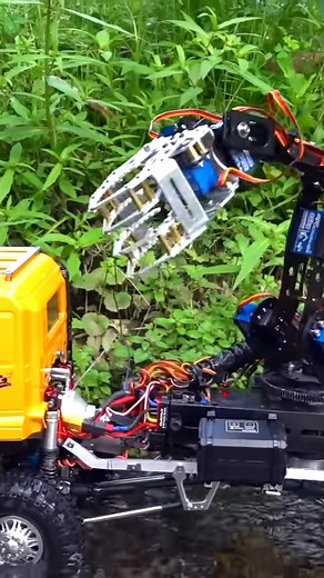 Snow Runner inspired RC build - 8 servos and a robo-arm. This might not look scale but it's extremely fun! #rchobby #snowrunner #innovation #playhard | RCSparks Studio