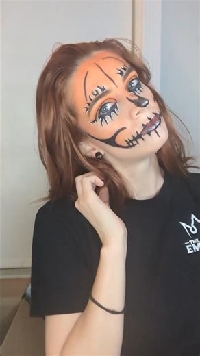 Don't ask me how long it took to make this pumpkin skeleton (skelekin?) Halloween makeup look. 🦴💀🩻🎃