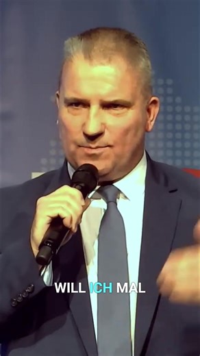 Der Redner betont die strikte Ablehnung der AfD gegenüber illegaler Migration. Eine klare Haltung für mehr Sicherheit und Ordnung in Deutschland. #AfD #Migration #Deutschland #Sicherheit #Politik | Verstehenvertiefenverwandeln