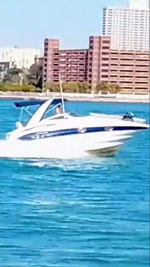 NEWEST VIDEO of SPEEDBOAT RACING DOWN the DETROIT RIVER !!!!