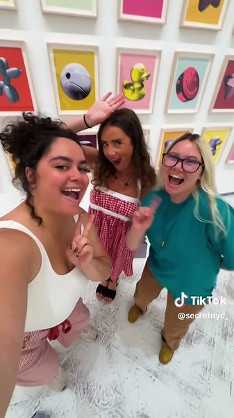 Cj Hendry’s newest art installation has completely taken over the Upper east Side with this massive pool of beads! See below for all the details on of this FREE pop up: 🎨 Pastel by Cj Hendry   Salon 94 Design 📍 3 E 89th St 🗓️ August 6th to 16th, 2026 ⏰ 11 AM to 7 PM 🎟️ Entry is FREE . @Cj Hendry @S94D #nyc #nycart #nycartist #artexhibition #freethingstodo