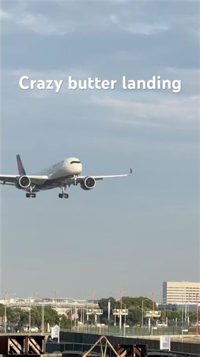 Delta butter landing. Guess the aircraft.