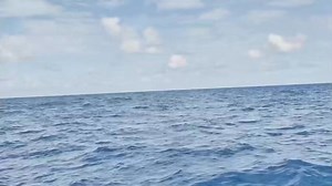 44K views · 193 reactions | 【When drifting Filipino fisherman sent a distress signal...】 On December 25, in the South China Sea, a Filipino fishing vessel had been adrift for several days due to mechanical failure. A young fisherman, who had not eaten for three days and nights, sent a distress signal with "HELP ME!" Upon receiving the call, a small Chinese boat braved the waves to come to his rescue, bringing him food and water... Details ↓ | Mr.Captain | Facebook