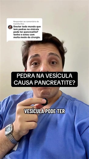 Respondendo a @Camilla Dias A principal causa de pancreatite é a colelitíase, as famosas pedras na vesícula. Quando um cálculo migra e obstrui a saída do pâncreas, pode desencadear um quadro inflamatório sério, que muitas vezes exige internação e cuidados intensivos. E a pancreatite é só uma das possíveis complicações de quem tem pedras na vesícula. Por isso, quando o paciente apresenta sintomas dor após gordura, náuseas, crises repetidas não é algo para ignorar. Avaliar no momento certo evita u