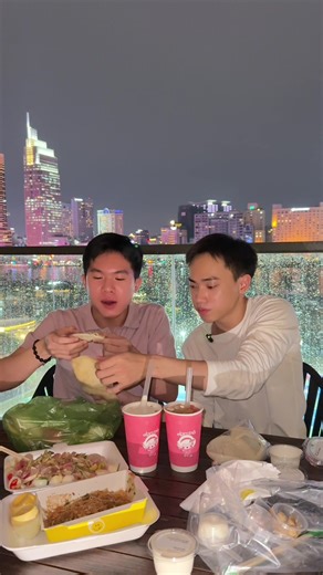 Khám Phá Ẩm Thực qua Mukbang Trà Sữa và Bánh Tráng