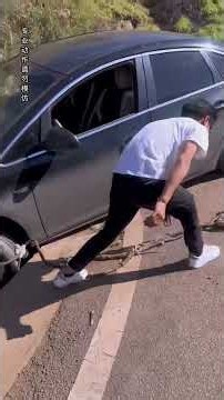 Self-rescue tips driving skills car knowledge drive safely please do not imitate in certain road