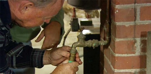 How to Drain Pipes for the Winter