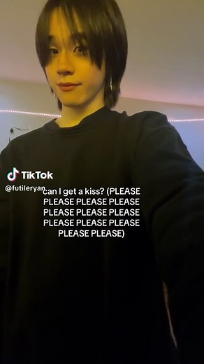 4 kisses 1 for each lip | can i get a kiss