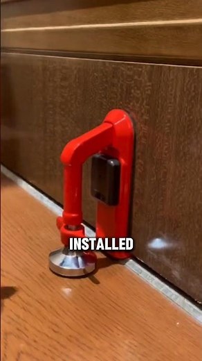 The Portable Lock That Turns Any Door Into a Safe Door
