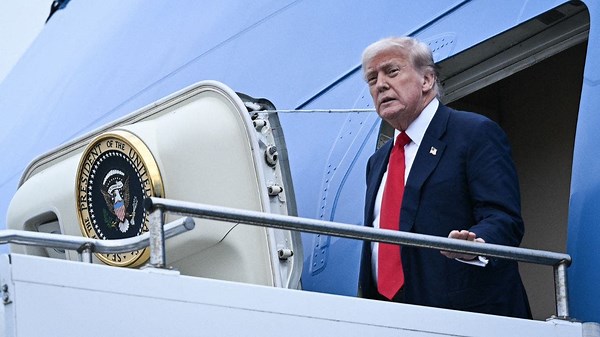 Trump boards AF1 using small stairs due to ‘increased security measures’
