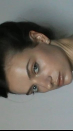 Valentina Filip - model, ugc creator, influencer on Instagram: "зализанные пучки и локоны это, конечно, классно, но прически в стиле 70-х 💔 меня зовут Валя у меня в блоге @valentina__filip найдешь больше стильных образов, моего пути к модельному контракту мечты в NYC🗽 и лайфстайла"