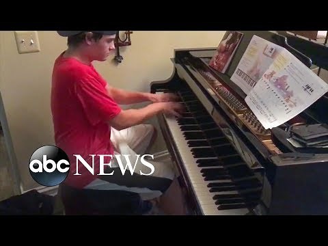 Teen delivers pizza and a song to family when he plays their piano