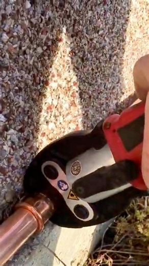 How to join copper pipes Pressfit #plumber #plumbing #copper | Allen Hart