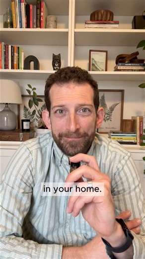 Tired of fighting with your teen about screens? Most families are. But you don’t need new punishments or new apps. You need a different approach. Authoritative parenting is one of the most effective ways to handle screen time. It’s calm, clear, consistent, and connected. Kids respond better to this style because it helps them feel respected instead of controlled. Here are the basics: • Be clear about your rules • Explain the “why,” not “because I said so” • Be consistent (even when it’s hard) • 