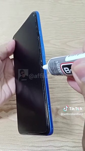 Ayusin ang Nakabukang Cellphone Gamit ang Super Glue