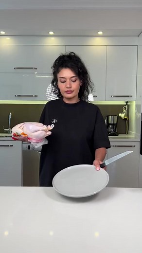 593K views · 11K reactions | It's crispy on the outside and juicy on the inside  #chicken #cooking #recipes #vegetables #satisfy #meal #tips #reel #idea #roast #asmr #food | Kitchen zeneppp | Facebook