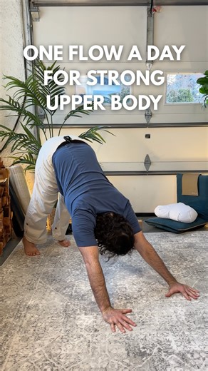 One flow > No flow The embody app has a library of 60-second flows to help you integrate movement throughout your day. Perfect for busy schedules, developing habits, or simply getting in shape. Tap link in bio to join the 7-day mobility reset and access the app free with a trial. | Elijah Matelson