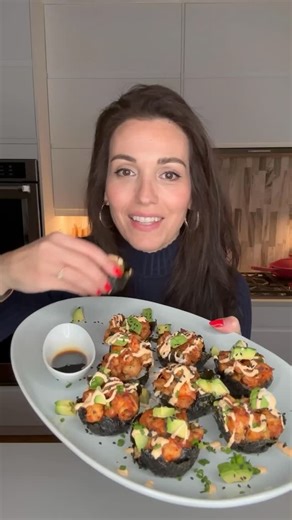 Stella Drivas 🇬🇷🇺🇸 on Instagram: "CRISPY SHRIMP RICE MUFFINS🍤🍣🥑🥳 these little bites are definitely on my NYE MENU - simple to make and so delicious😋 also check out my Spicy Salmon Rice Muffins🍣🍣 🌟PS: Go to the follow or following button in my profile and hit the to add me to FAVORITES 💥If you enjoy recipes like this one, make sure you ORDER my NEW COOKBOOK📚 link in bio 🔗 or comment COOKBOOK💥 ✨Comment RECIPE to receive a link for this post in your DMs✨ Full post is on my website: 