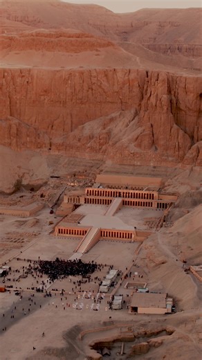 Somewhere in the world, at the Hatshepsut Temple, with @ADRIATIQUE. #cercle #cercleshow #adriatique #hatsheput #electronicmusic