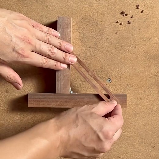 A Fully Adjustable Magnetic Saw Guide! | Woodworking Guide