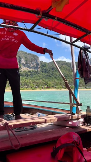 อีกหนึ่งสถานที่ท่องเที่ยวที่สวยงามและเหมาะกับคนชอบ ativity เยอะต้องลองมากระบี่ทะเลสวย วิวภูเขามองแล้วสงบ เที่ยวง่าย แนะนำเลยค่ะ ##เที่ยวกระบี่#ทะเลกระบี่ ##KrabiThailand#laoladingisland #tiktokพาเที่ยว