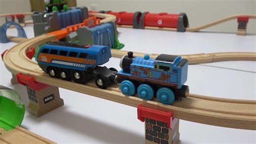 Brio & Thomas Wooden Train ☆ Haunted House   Waterfall Tunnel Course [Smart Tech