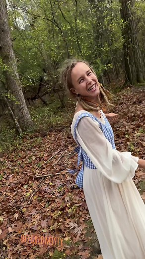 ☺️400k!!!!! #offgrid #offgridmisty #mistyy #valife #tnlife #tinyhome #tinyhomelife #rastas #halloween #1850 #pioneer #frontier #historical #wisco