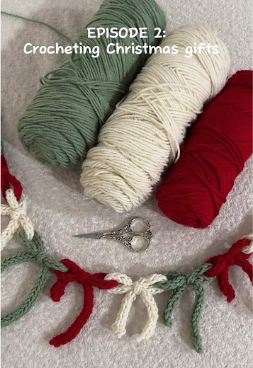 Crochet Bow Garland Tutorial for Christmas Décor