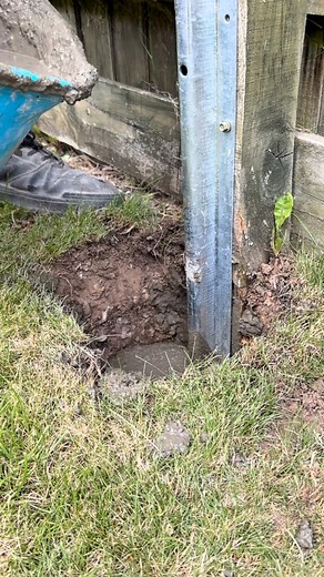 Using Postmix how it should be #fencing #fence #postrepair #repair #howto | Wulstan Fencing & Landscapes