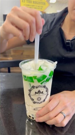 Our BEST Filipino dessert turned into a drink yet! 🤩💚