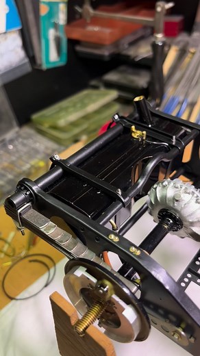 Bugatti Atlantic 57sc 1/8 ! Un vieux chassis en cours de restauration 😊 à suivre 😉... #psmscalemodels @piersonscalemodels @laurentpierson_official _____________________________ #craftmanship #classiccars #creative #artcollector #metalshaping #coachworks #creativeart #woodworking #woodsculpture #carswithoutlimits #luxurycars #bugattitype57 #metalworking #customcars #realism #bugatti #brasswork #custommade #luxury #scalemodels #customized #handcraftedexcellence #18scale #scalebuildersworldwide #