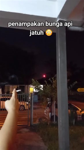 Niat mau tengok bunga api , tetapi adalah pula bunga api yang tiba