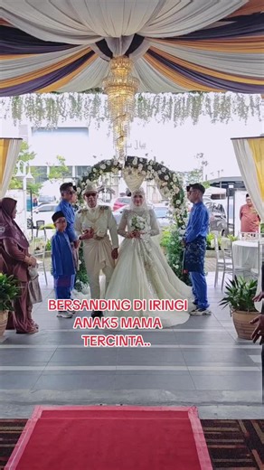 Alhamdulillah sah agama dan negara.. dan yg paling penting semua keluarga ikut serta meraihkan persandingan saya...Alhamdulillah menikah secara terhormat... @FOUNDER NURAIN DVIRAL