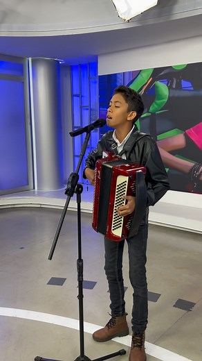 87K views · 28K reactions | Alejandro Rodrigues o fenômeno da música Andorinha machucada #boanoite #sanfoneiro #tv #tvglobo #sanfona #talento #pipocou #estourado #tv #tvbrasilia #fenômeno #boa #estourou | alejandrorodriguesoficial | Facebook