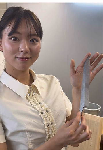 美しすぎる女性寿司職人の包丁研ぎ