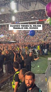 Así se disfruta un concierto de Coldplay. 😊👏❤️ Esto ocurrió en Lyon, Francia (22/06/2024) . 🎥 IG: @a_develay 👯‍♂️@leo_prch - Ronan Andrieux . #ColdplayLyon | T H E / S C I E N T I S T
