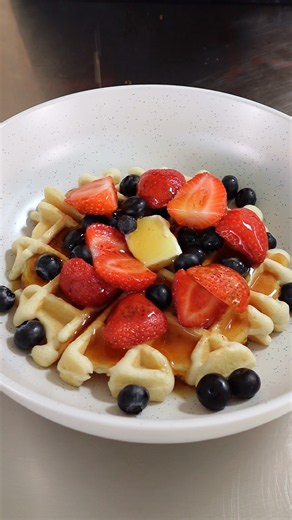 The Best Homemade Waffle Recipe (Soft and Fluffy) 🧇🤤