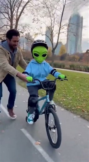 Man Teaches Alien How To Ride Cycle #hfy #hfywar #hfystories #scifi #alien #scififantasy #trending