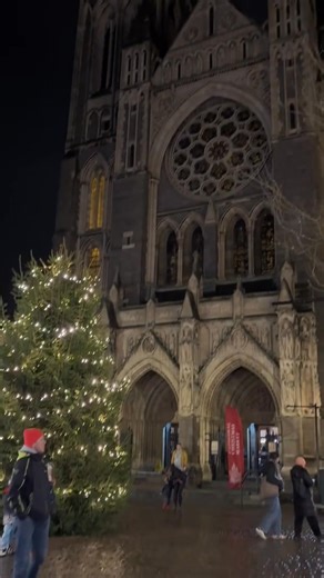 🎄✨ Christmas is well and truly here — especially after the Truro Christmas Light Switch-On Parade! Did you spot our wonderful “reindeer” leading the way and helping pull Santa’s sleigh? 🦌🎅I t was a magical night for everyone who came out to celebrate. The atmosphere, the lights, the smiles — pure Christmas spirit! ✨Thank you, Truro — what a fantastic way to spread some Christmas Cheer! 💫 | Vospers
