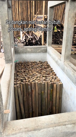 The process of building a long bamboo treatment tank 🌿 Designed to ensure bamboo becomes more durable, strong, and long-lasting. Every step is carefully executed to prepare bamboo for construction and natural design applications. #Bamboo #BambooTreatment #BambooPreservation #BambooConstruction #LongBamboo