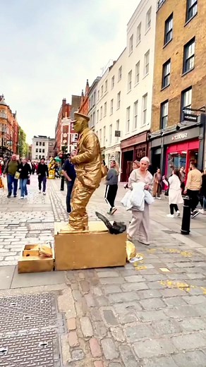 London Levitating Goldman Statue Trickery on the Streets