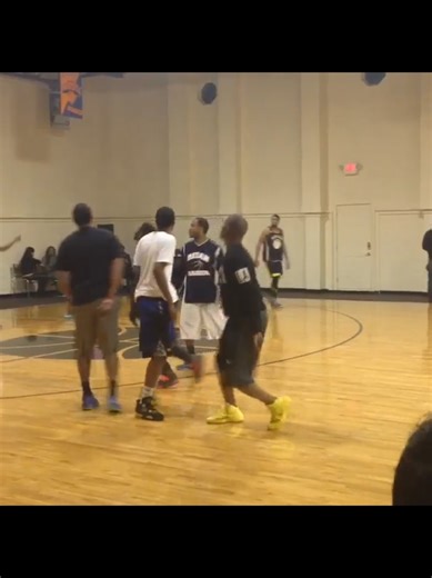 R. Kelly Shows Off His Basketball Skills